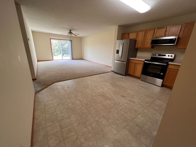 Building Photo - Two Bedroom Town Home