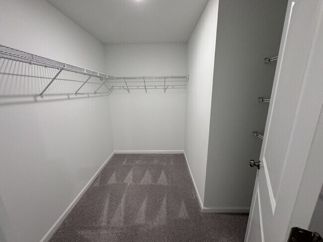 Building Photo - "Charming 4-Bedroom Home in Spring Hill, F...