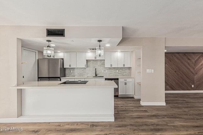 Building Photo - 10838 N 32nd Ln