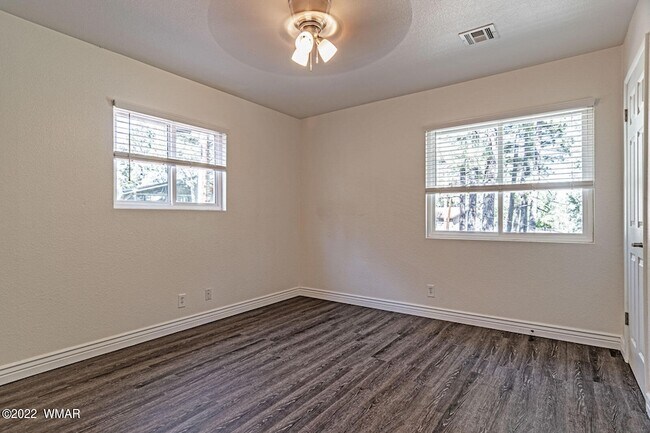 Building Photo - 580 N 9th Dr