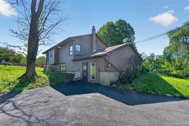 Building Photo - 40 Felter Hill Rd
