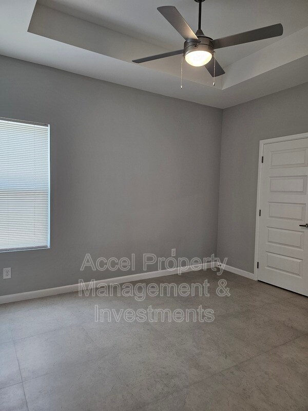 Building Photo - 816 N Abbey Ave