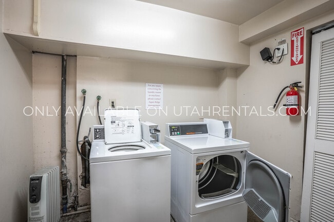 Building Photo - 1080 E 450 N