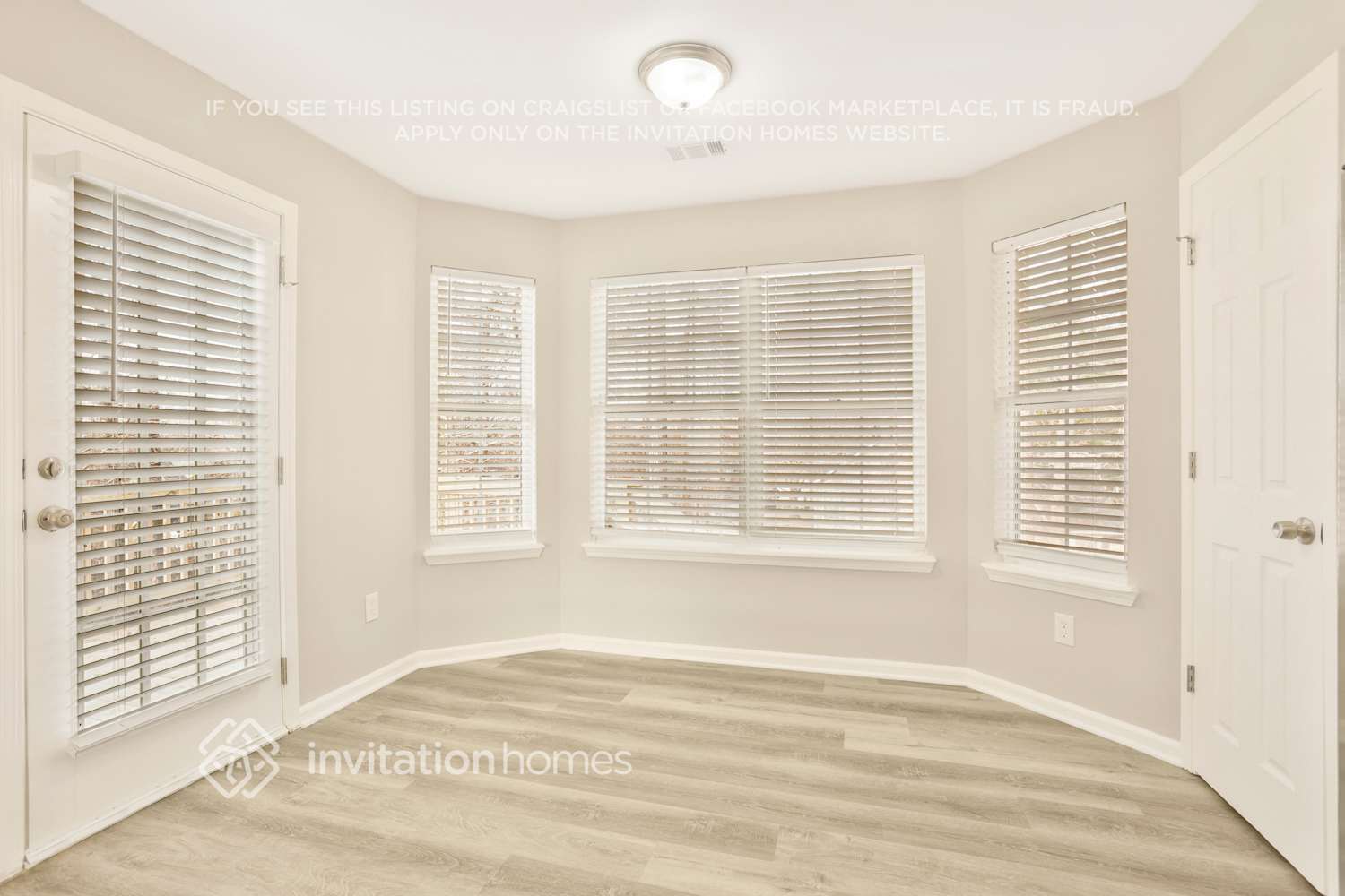 Building Photo - 2712 Lake Park Ridge E
