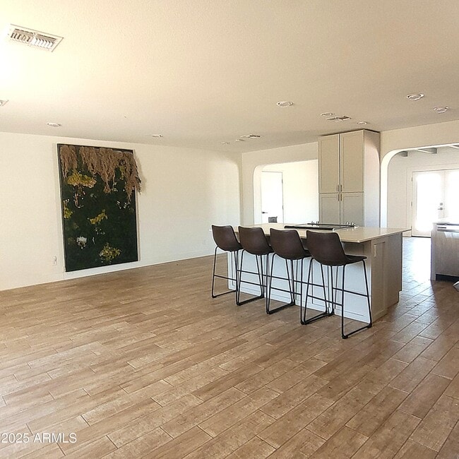 Building Photo - 1112 E Riviera Dr