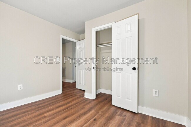 Building Photo - 1605 Pineview Rd