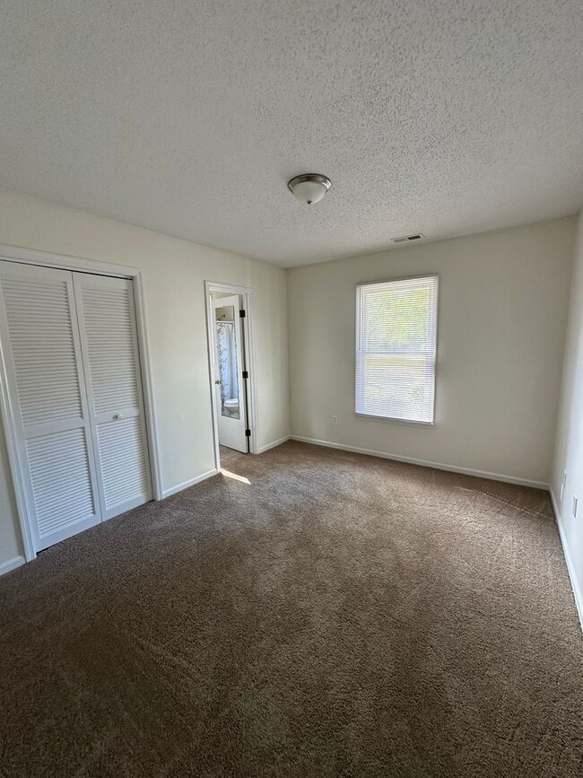 Building Photo - 3 Bed / 2 Bath Home – $1,675/mo | 1,188 Sq...