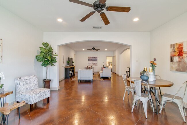 Building Photo - * MOVE IN SUMMER 07/11/2027 * 5 Bed 3 Bath...