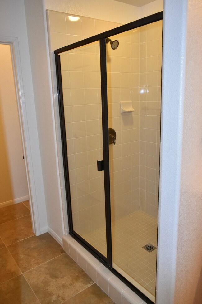 Building Photo - $3,800- 3 Bed 2 Bath Condo at Clover Commu...