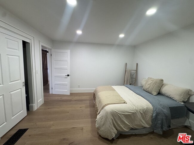 Building Photo - 456 S McKnight Rd