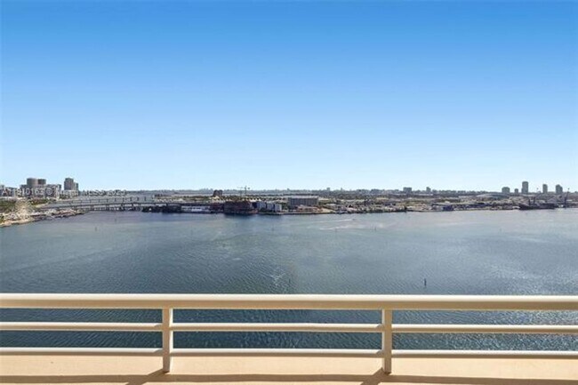 Building Photo - 808 Brickell Key Dr