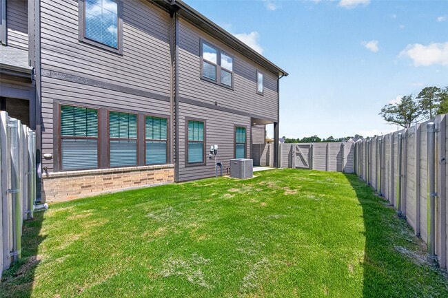 Building Photo - 7802 Longhorn Ballroom Dr