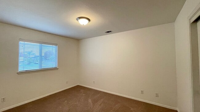 Building Photo - Single Level 4-Bedroom with 3-Car Garage in Berry Gardens