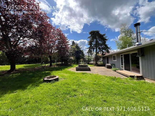 Building Photo - 10950 SE Kathy Ln