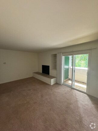 Building Photo - 600 Reusens Rd