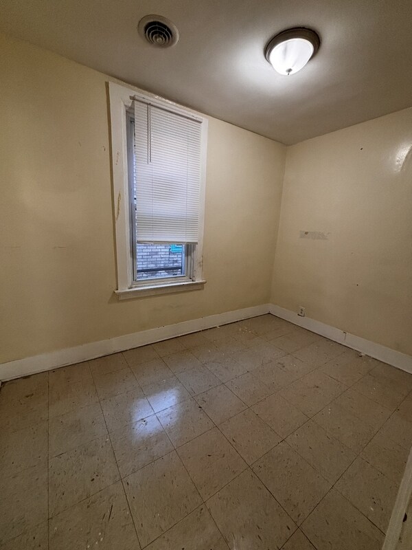 Building Photo - 228 Adams St