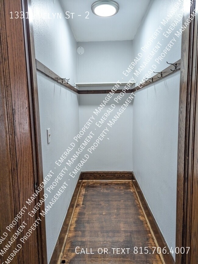 Building Photo - 1331 Evelyn St