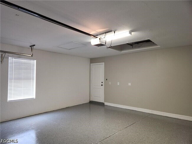 Building Photo - 827 NE 23rd Terrace