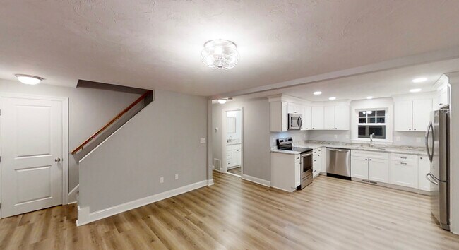 Building Photo - 99 Conlyn Ave