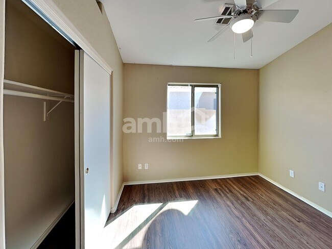 Building Photo - 1172 E Elm Rd