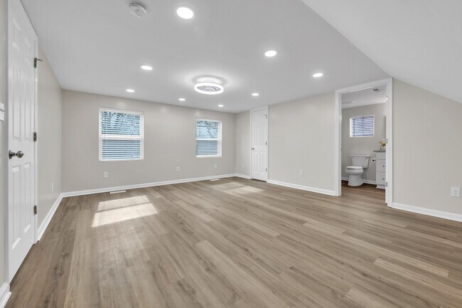 Building Photo - 8 E Preston St