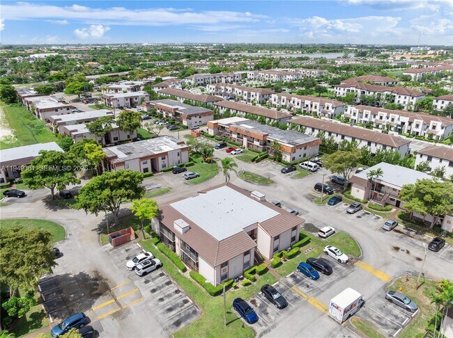 Building Photo - 20905 NE 8th Ct