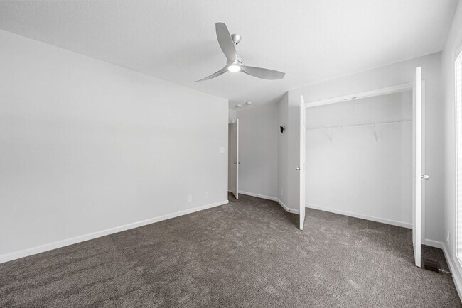 Building Photo - 3 Bedroom 3 Bath Pet Friendly Home For Ren...