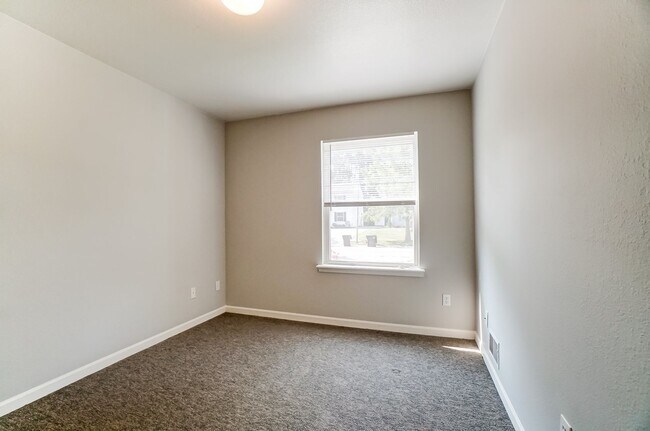 Building Photo - 3704 Willow Run Dr