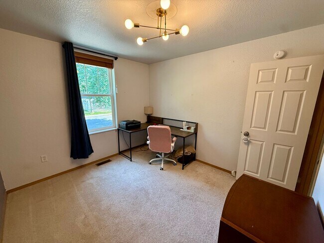Building Photo - Pet-Friendly 2BR/2BA in Peaceful Canyon Creek Neighborhood