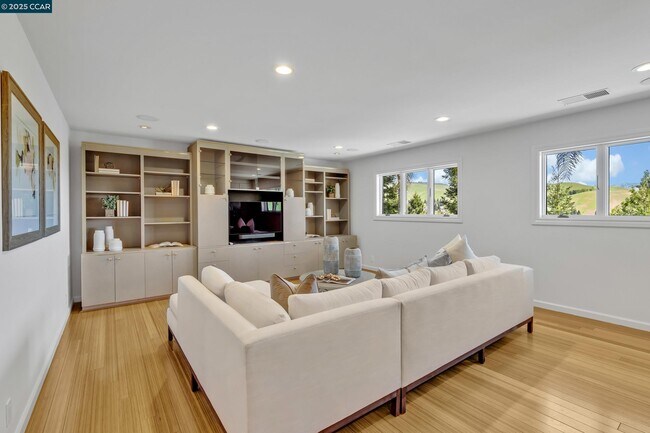 Building Photo - 1121 Eagle Nest Ct