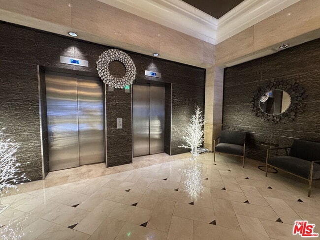 Building Photo - 10520 Wilshire Blvd