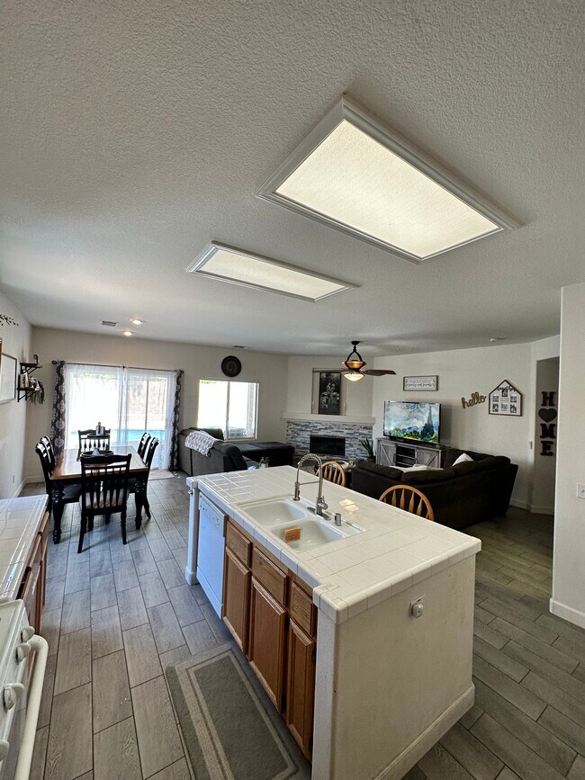 Building Photo - 40569 Morris St