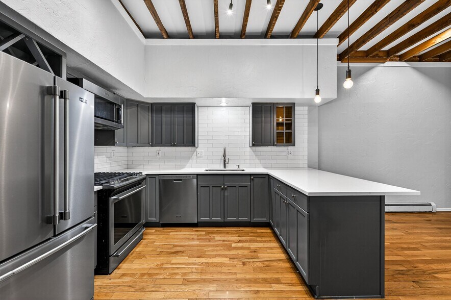 Building Photo - 2419 Tremont Pl