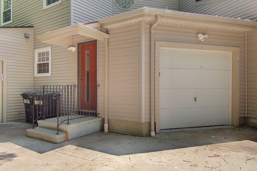 Building Photo - 1653 Southbend Dr