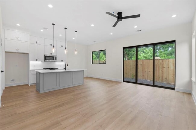 Building Photo - 6139 W Forest Dr