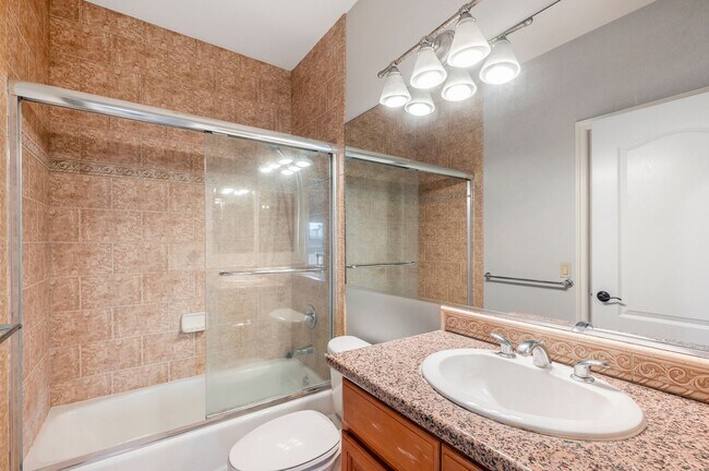 Building Photo - Three bedroom condo for lease in Arcadia