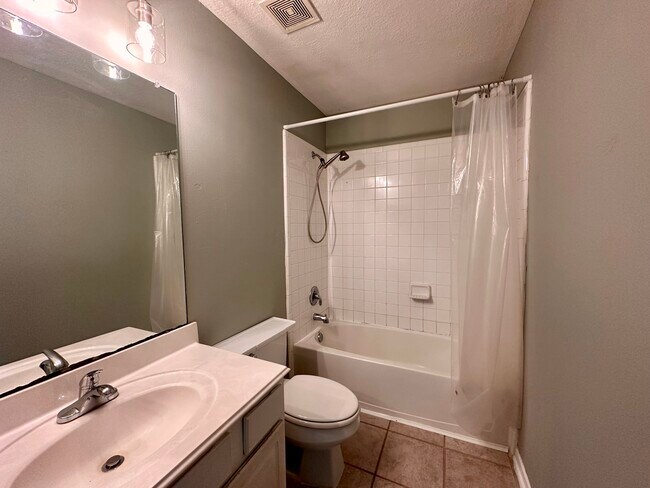 Building Photo - 9222 Memorial Grove Dr