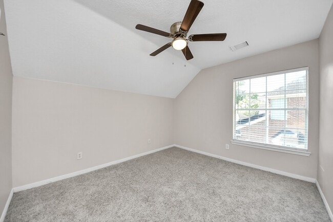Building Photo - 1335 Crescent Pkwy Ct