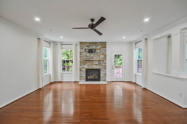 Building Photo - 3461 Eagle Ridge Dr