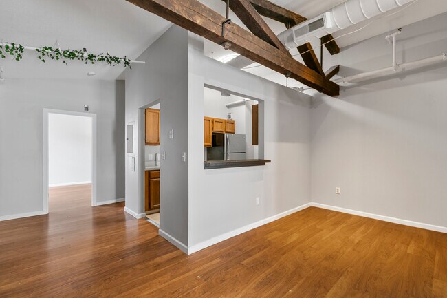 Building Photo - 196 Crown St