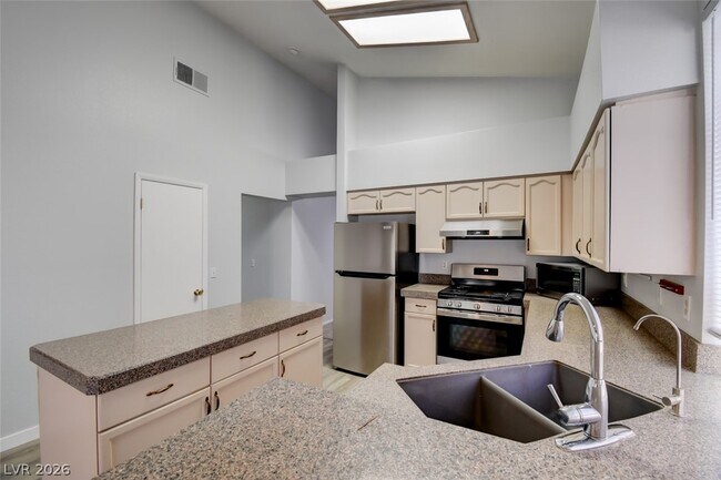 Building Photo - 5023 Jacarilla Ln