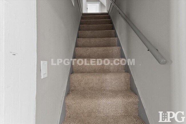 Building Photo - 1204 Navarre Ave