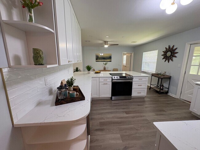 Building Photo - 2510 Lake Ellen Dr