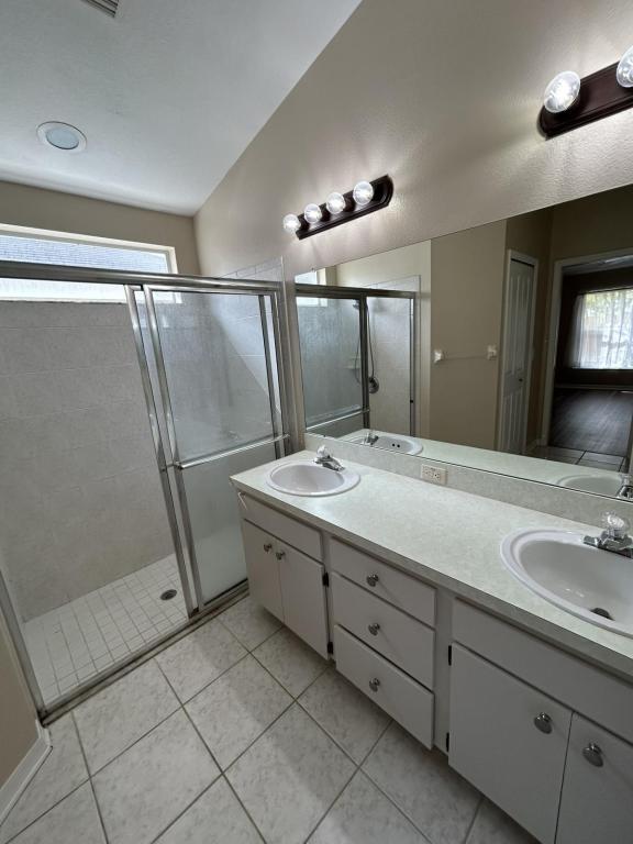 Building Photo - 30534 Tremont Dr