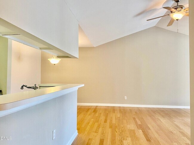 Building Photo - 1001 Kingswood Dr
