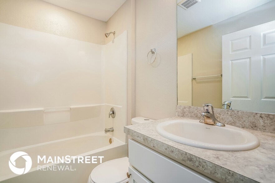 Building Photo - 2141 NW 18th Pl