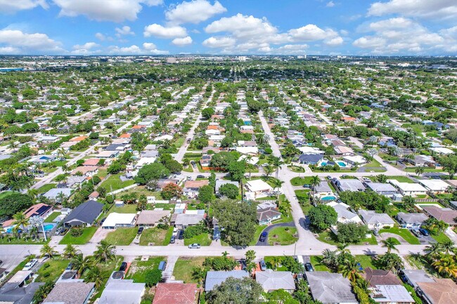 Building Photo - 261 NE 45th St