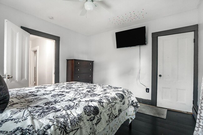 Building Photo - 5 Gordon Pl