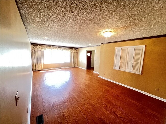 Building Photo - 1402 Westwood Ave