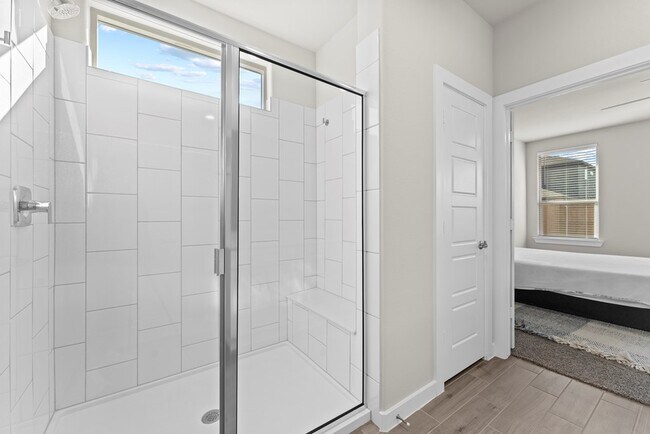 Building Photo - 2106 Somerset Dr